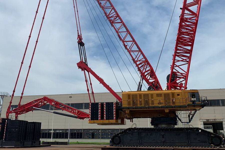 Кран гусеничный SANY SCC22000A  с решётчатой стрелой